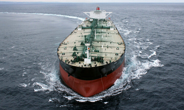 خبر مهم رویترز، ایران برای صادرات فوری یک سوم نفت سالیانه خود گوش به زنگ است
