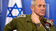 اسرائیل دست ها را به علامت تسلیم بالا برد