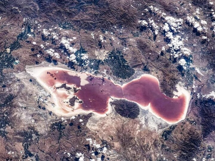 خشکاندن دریاچه ارومیه به خاطر یک مشت دلار!