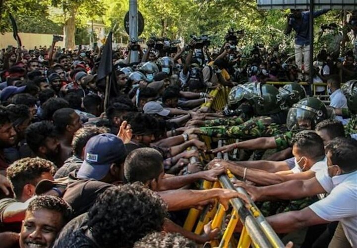 دولت سریلانکا فروپاشید/ هجوم مردم به کاخ ریاست جمهوری + فیلم