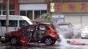 آتش‌سوزی دو خودرو چینی به دلیل انفجار گوشی هنگام شارژ شدن