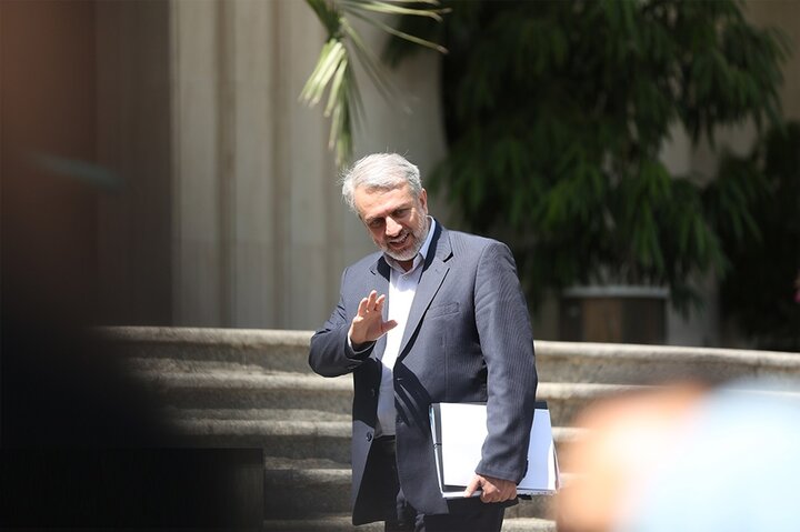 تلاش بی وقفه وزارت صمت برای عصبی کردن مردم با ابزار واردات خودرو! تلاش بی وقفه وزارت صمت برای عصبی کردن مردم با ابزار واردات خودرو!