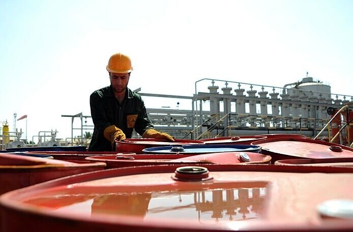 افزایش ۳۵۰ هزار بشکه‌ای تولید نفت ایران در ۶ ماه اخیر
