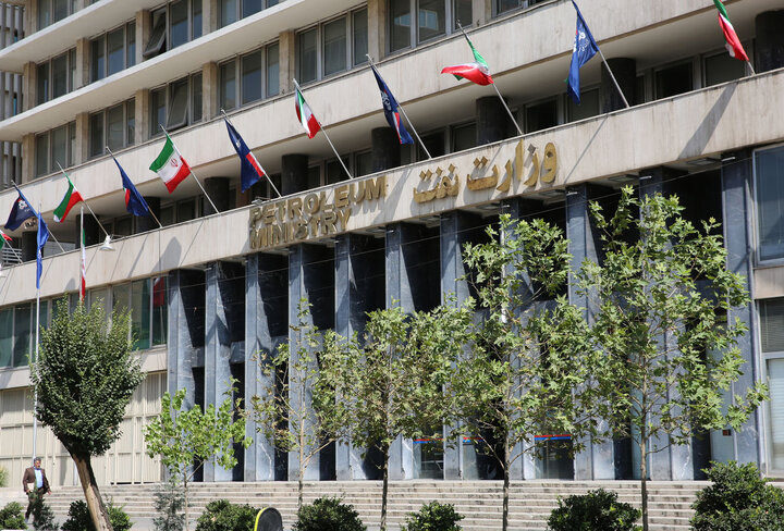 تخمین های جالب موسسات معتبر غربی از میزان فروش واقعی نفت ایران تخمین های جالب موسسات معتبر غربی از میزان فروش واقعی نفت ایران