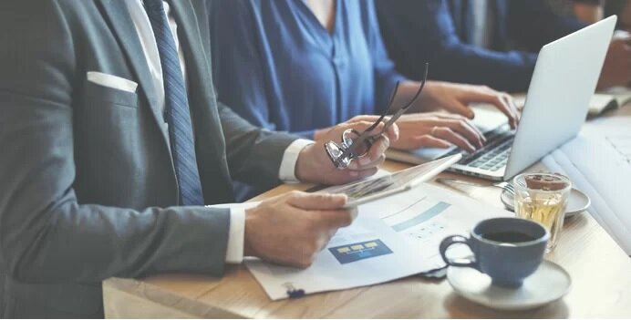 بررسی مسئله قیمت گذاری خودرو در ایران بررسی مسئله قیمت گذاری خودرو در ایران