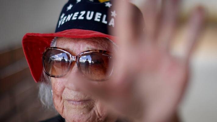 یک تیر و دو نشان کاراکاس با برگزاری همهپرسی