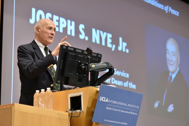 آیا قرن آمریکا به پایان رسیده است؟  آیا قرن آمریکا به پایان رسیده است؟