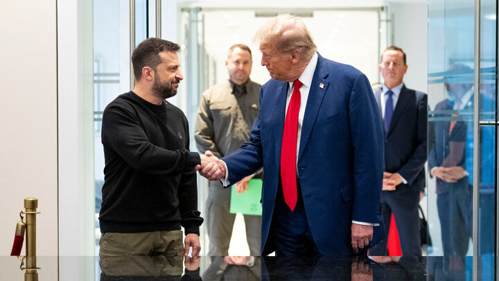 بازی چماق و هویج «ترامپ» با «زلنسکی» بازی چماق و هویج «ترامپ» با «زلنسکی»