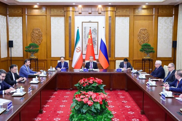 ناراحتی کاخ سفید از نشست سهجانبه در پکن  ناراحتی کاخ سفید از نشست سهجانبه در پکن