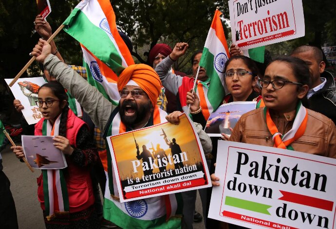 پس از شکست نظامی، هند جنگ آبی را آغاز کرد