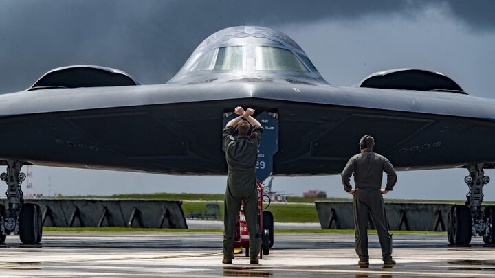 سقوط افسانه بمب‌افکن B-2 آمریکا در هاوایی!