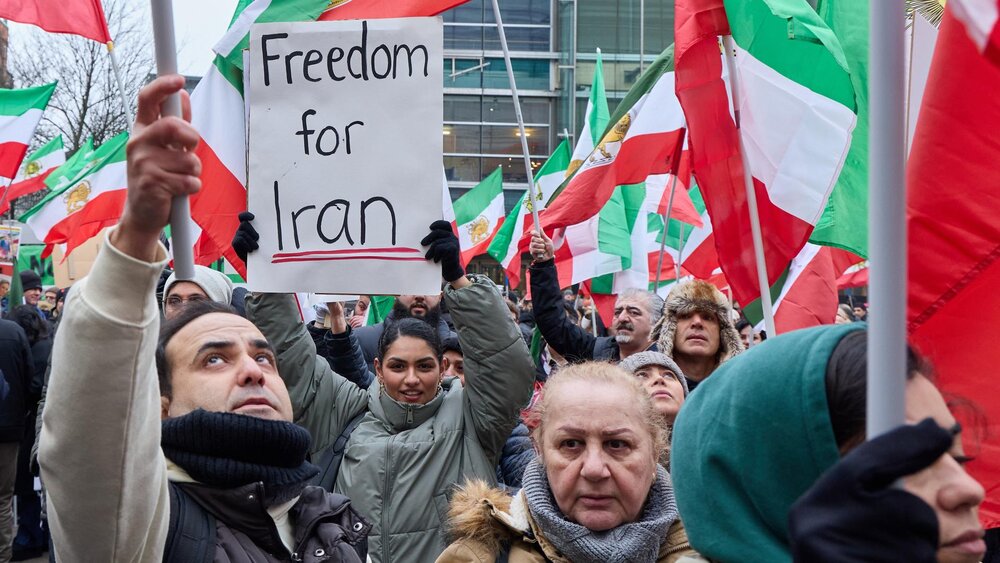 ایران چگونه انواع نظریههای «فروپاشی» را بیاعتبار کرد؟