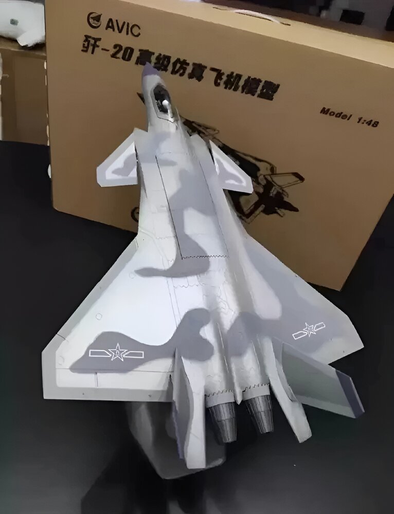 هدیه مرموز چین به ایران؛ ماکت جنگنده J‒۲۰ چه معنایی دارد؟