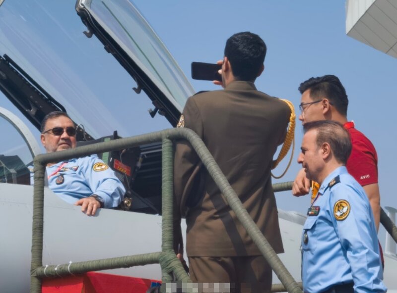 هدیه مرموز چین به ایران؛ ماکت جنگنده J‒۲۰ چه معنایی دارد؟