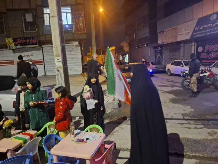 فعالیت گروه های جهادی ویژه کودکان در راهپیمایی های شبانه